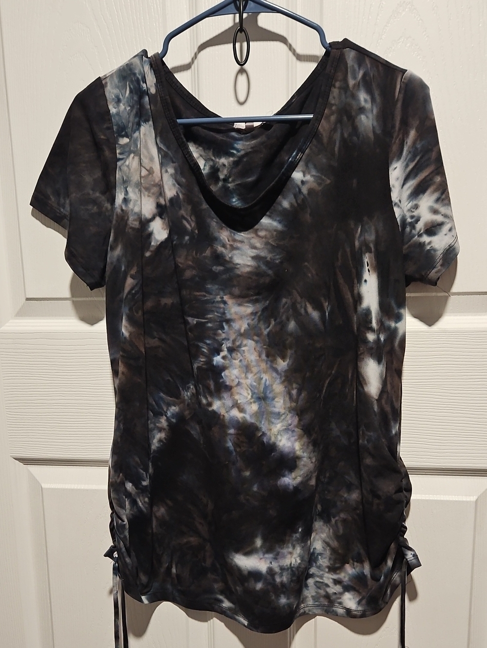 Tie-Dye V-Neck Short Sleeve Top - Black & Gray